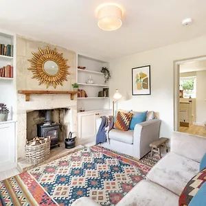 Holiday home Brooks' View - Romantic Escape With Picturesque Riverside Gardens In, Bath